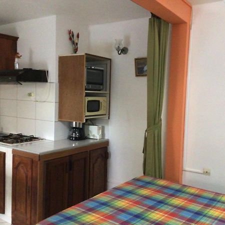 Philippe & Arlette Smith Apartment Сен-Лу Екстериор снимка