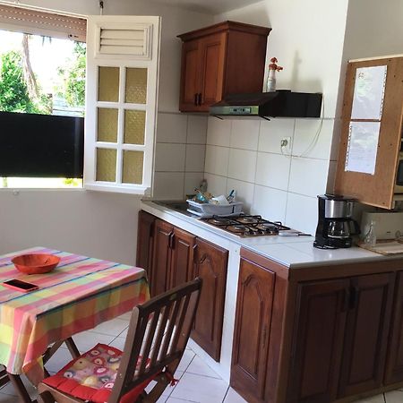 Philippe & Arlette Smith Apartment Сен-Лу Екстериор снимка
