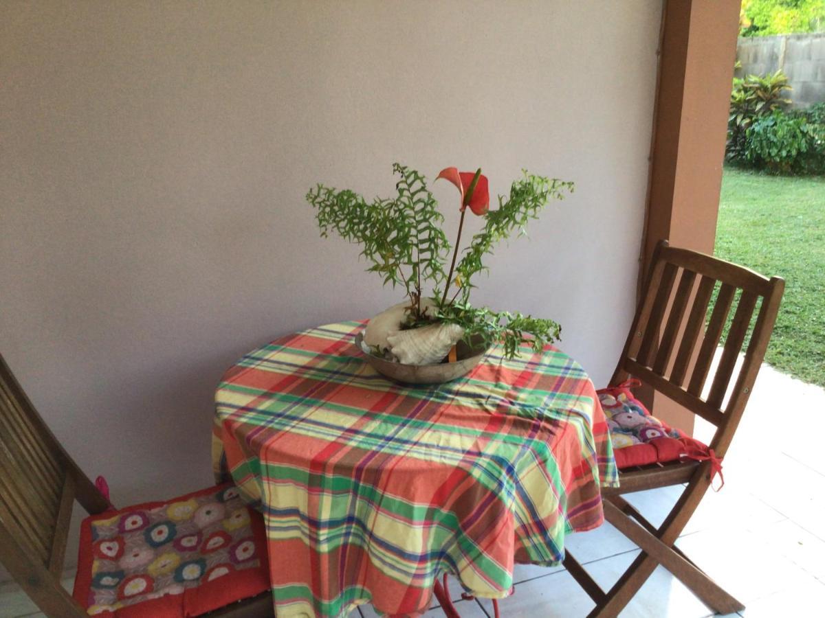 Philippe & Arlette Smith Apartment Сен-Лу Екстериор снимка