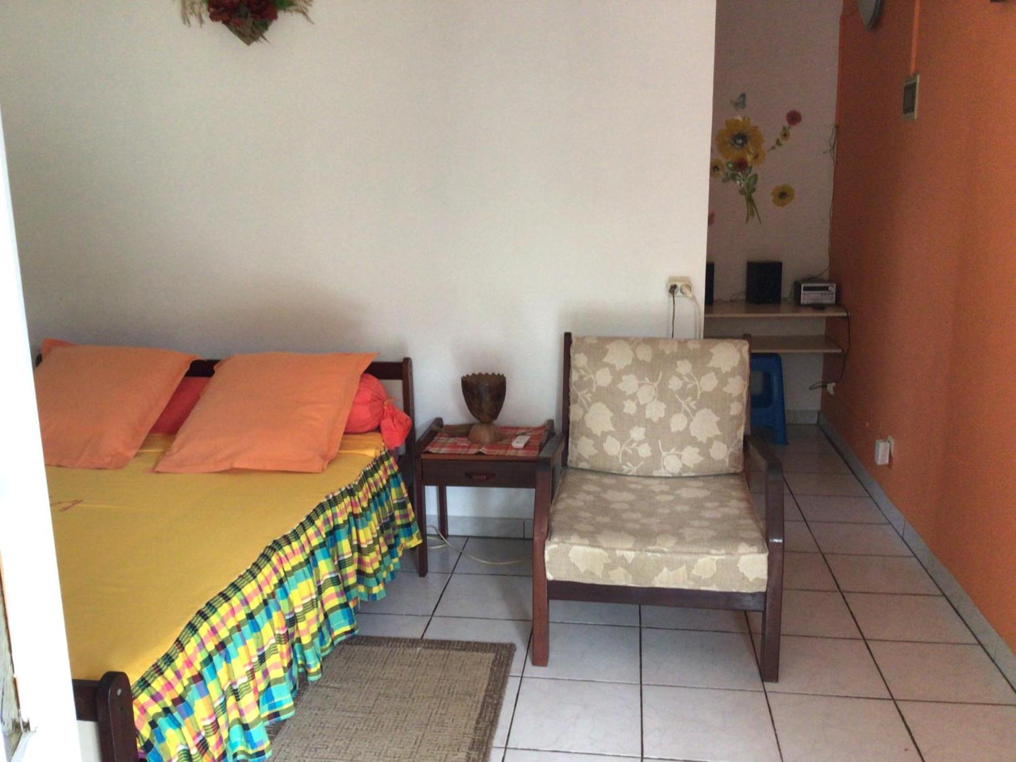 Philippe & Arlette Smith Apartment Сен-Лу Екстериор снимка